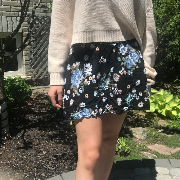 Garage Floral Skirt - Picture 2 of 5